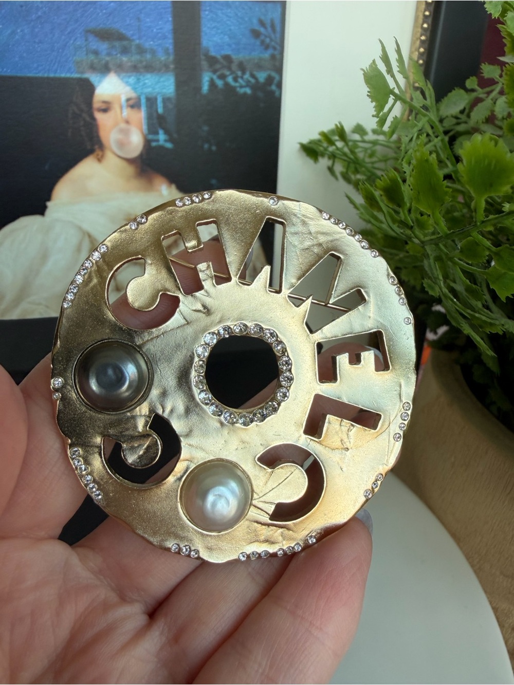 SOLD 🩷 CHANEL 2019 Egypt Collection XL Brooch - Picture 5 of 8